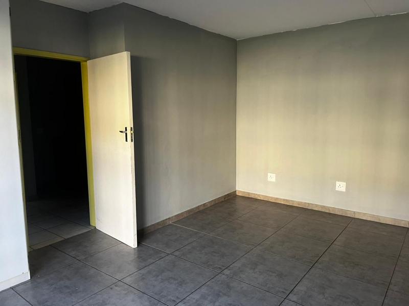 2 Bedroom Property for Sale in Kannoniers Park North West